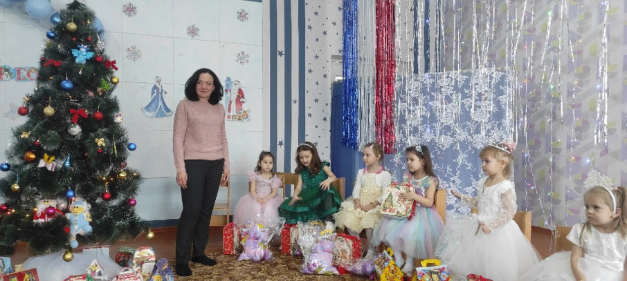 «Мы приветствуем Новый год!» «Мы приветствуем Новый год!».